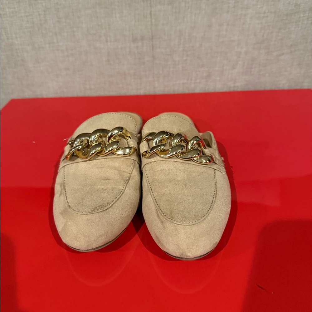 Chic Beige Mules with Gold Chain‎ Detail